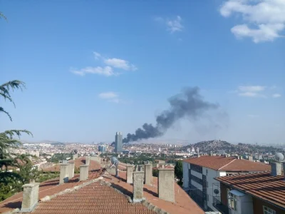Elthiryel - W Ankarze chyba coś wybuchło, na pewno widać słup dymu.

Źródło: https:...
