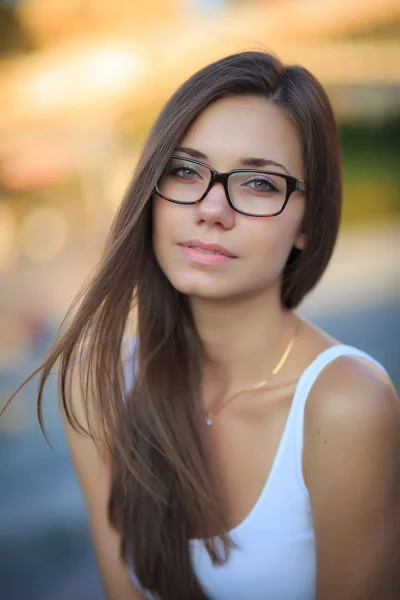 martusiek - Bardzo ładna okularnica.

#okulary #okularyboners #ladnapani