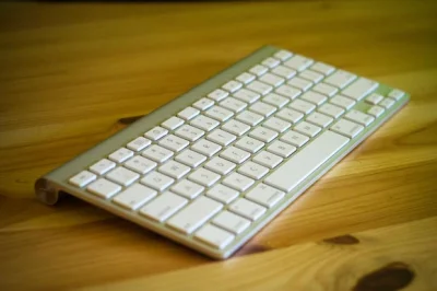 fanaberia2309 - Mirki z #apple jest jakaś alternatywa dla klawiatury apple? Bo średni...