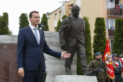 tusk - Mateusz Morawiecki odsłania pomnik Mariusza Pudzianowskiego - Polska 2018 kolo...