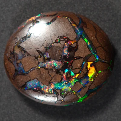 sztilq - #kamienie #mineraly 

fajny Opal zamiast gownoafery