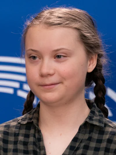 J.....v - Greta Thunberg skończyła dziś 17 lat a nadal wygląda jak by miała 12 xd 
#...