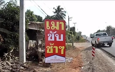 krejdd - W Tajlandii postawili znak "Jeśli piłeś, jedź powoli" (เมา ขับ ช้าๆ). Handlu...