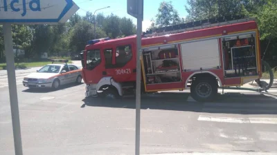 Amen_Pacierzu - -Na ulicy Grzymińskiej w Szczecinie zarwała się jezdnia pod strażą po...