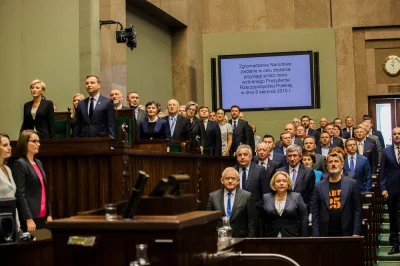 adinn - Serio Palikot? 
Nie dość, że wygląda jak żul porwany przez ISIS, to jeszcze ...