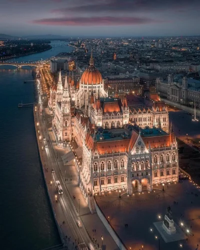 Castellano - Budynek parlamentu w Budapeszcie. Węgry
foto: Michael Sidofsky
#fotogr...