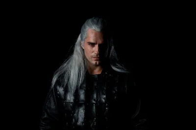 Mayki44 - Netflix udostępnił właśnie pierwsze zdjęcie Henry'ego Cavilla w roli Geralt...