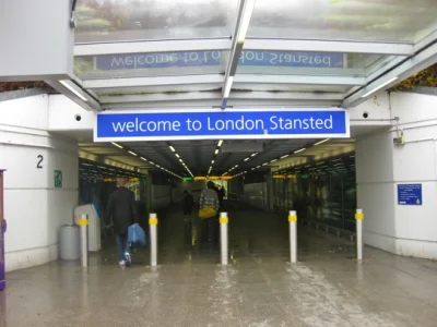 peetee - Cześć Mireczki. Mam dwa pytania odnośnie lotniska Londyn Stansted 

1. czy...