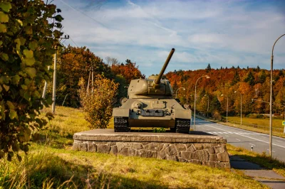 awm - @awm: 
Pierwszy monument widoczny po przekroczeniu granicy. Widać go na zdjęci...