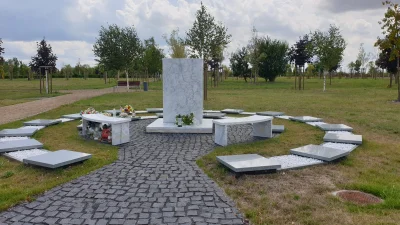 kanapkaznutella - Nawet i dzień wolny spędzam na cmentarzu, na cmentarzu na Bronowcki...
