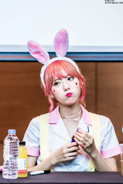 XKHYCCB2dX - #luda #wjsn 
#koreanka