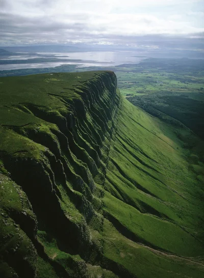 Hoverion - #fotografia #earthporn #zdjecia #irlandia
Góra Ben Bulben w Irlandii, hra...