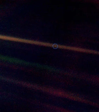 A.....1 - @alfalubomega: Zdjęcie Ziemi z odległości 6,4 miliarda kilometrów zrobione ...