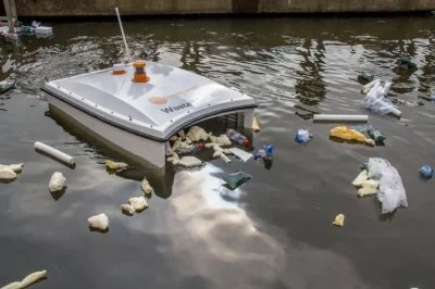 yolantarutowicz - WasteShark to zbudowany w Danii pływający dron zbierający śmieci or...