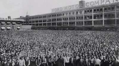 myrmekochoria - Pracownicy Ford Motor Company na pamiątkowej fotografii przed fabryką...