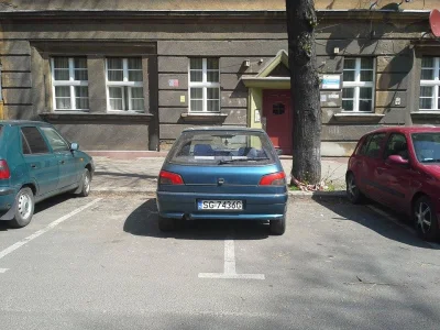 k.....o - #parkowanie #logikarozowychpaskow #kobietazakierownica