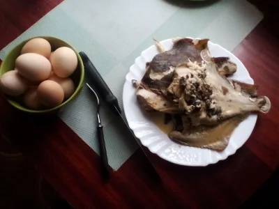 anonymous_derp - Dzisiejsze postne śniadanie: Trzy duszone flądry, jajko na pół-miękk...