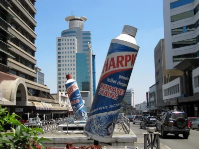 knoknoknok - Harare w Zimbabwe- agresywny marketing płynów do toalet. 

#afryka #ma...