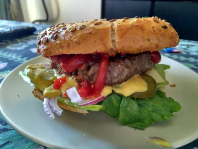 Konrad1007 - #foodporn #gotujzwykopem biedaburger na ostro raz!