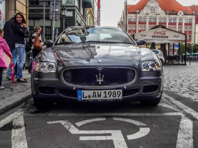 C.....r - Robiłem ostatnio zdjęcia Maserati Quattroporte Sport GT i dopiero przy obró...