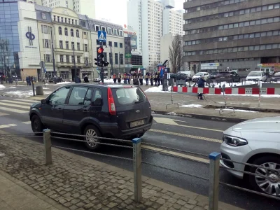 Grzechooy - Mirki z #lodz wie ktoś co się odwala przy centralu ? Co to za neuropejscy...