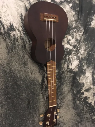Farrey - Doszło dziś moje ukulele a dokładniej Makala MK-S w wielkości Soprano. Cały ...