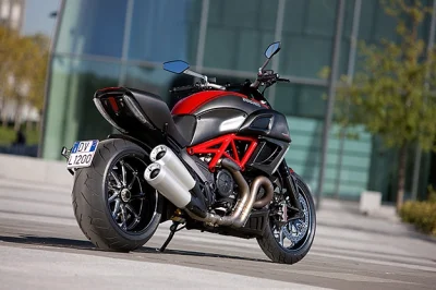 k.....9 - > ducati streetfighter

@FriQ: To jak już ducati to najlepiej diavel ( ͡°...