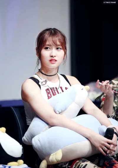 XKHYCCB2dX - #momo #twice 
#koreanka #japonka