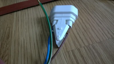 tarzanno - Elektro-Mirki, jak się podłącza gniazdo elektryczne na dwa wtyki bez bolca...