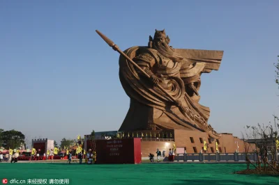 eeemil - @Domownori: Pewnie, masz np. Generał Guan Yu, wysokość 58m.

Swją drogą ch...
