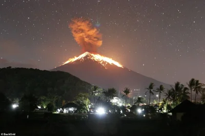 WuDwaKa - Zajefajne zdjęcie prezentujące wybuch wulkanu na Bali (｡◕‿‿◕｡)
#bali #wulk...