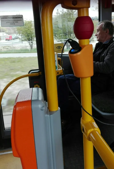 klebsiella - O kurde, jade właśnie autobusem w #gdansk i patrzcie co te nowe mają. Al...