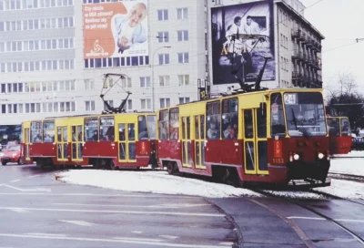 kobaltowy_roman - @Rosuene: Zamiast Ikarusa to mogliby dać polskiego Konstala 105