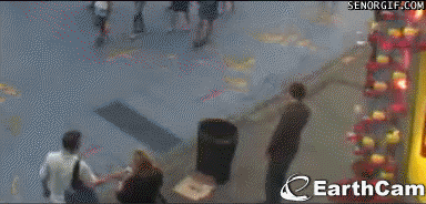 a.....a - W Warszawie doszło już do pierwszych zamieszek.
#gif