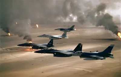 szkkam - > USAF Aircraft flying in formation over Kuwaiti oil fires set by the retrea...