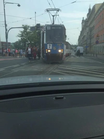 k.....5 - #AlertMPK - #TRAM 
⚠ Wykolejenie tramwaju na ul. Grodzkiej ⚠
 Tramwaje li...