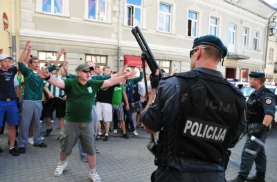 johanlaidoner - Litewska policja kontra polscy "kibice" w Wilnie, 2013r., podczas roz...