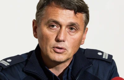 D....._ - Rzecznik policji w Poznaniu wygląda jak Sylvester Stallone (⌐ ͡■ ͜ʖ ͡■)