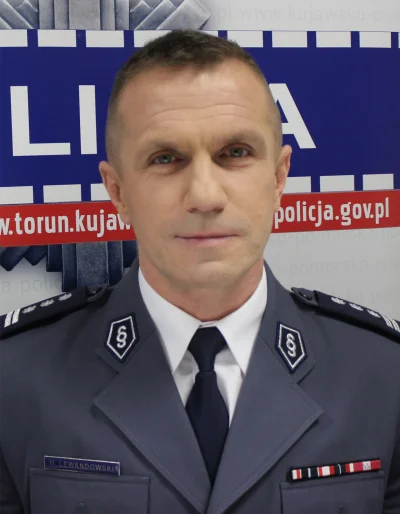 New011 - Komendant Miejski Policji w Toruniu : i to ja jestem #!$%@??
#danielmagical
