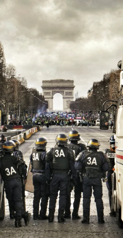 Krystem - @Krystem: Pozdrawienia z Paryża dla wszystkich Mirasów i Mirabelek ! ( ͡~ ͜...