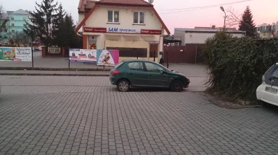 x.....r - Parkowanie lvl9000. Stanął przy zjeździe i trzeba zjeżdżać z 30cm krawężnik...