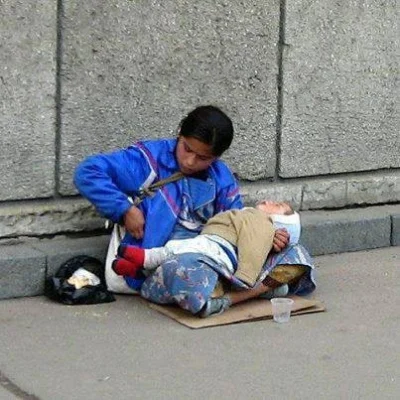 F.....a - @kejsok: @Bossolini: Na tym zdjęciu widać co oni robią tym biednym dzieciom...