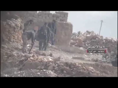 2.....r - Filmik z Deir ez Zor, widać że rządowi są na cmentarzu 

#syria #bitwaodeir...