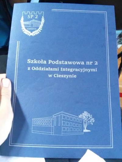 T.....i - Właśnie skończyłem trzecią klasę gimnazjum...
Pewnie spytacie mnie co mi d...