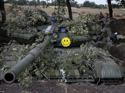 stahs - "Perfekcyjnie" zamaskowany na pozycji ukraiński T-64BW (chyba?).
#militaria ...