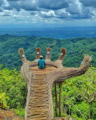 Castellano - Hutan Pinus Pengger, Yogyakarta, Indonezja
foto: trisnoarybudi
#fotogr...