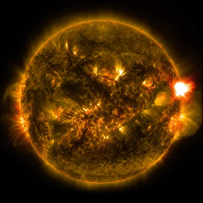 r.....7 - Pierwszy w 2015 roku, godny uwagi, rozbłysk słoneczny
Autor zdjęcia: NASA/...
