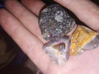 ciulus - Co to za dziwne kamnienie?
#kamienie #mineraly #kamienieszlachetne #cotojest...