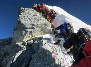 RFpNeFeFiFcL - Co się dzieje z ludzkim ciałem w "Strefie Śmierci" na Mount Everest?
...