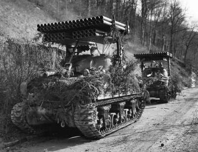 Szawagier - M4 z wyrzutniami T34 Calliope. Niemcy 1945 #niemcy #czolgi #bron #wojna